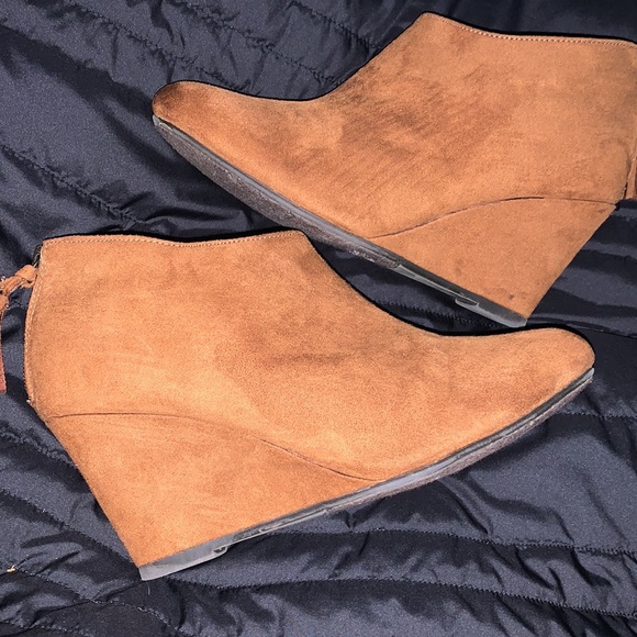 Chinese Laundry Tan Zip Up Bootie With Fringe Tassel - Picture 4 of 8